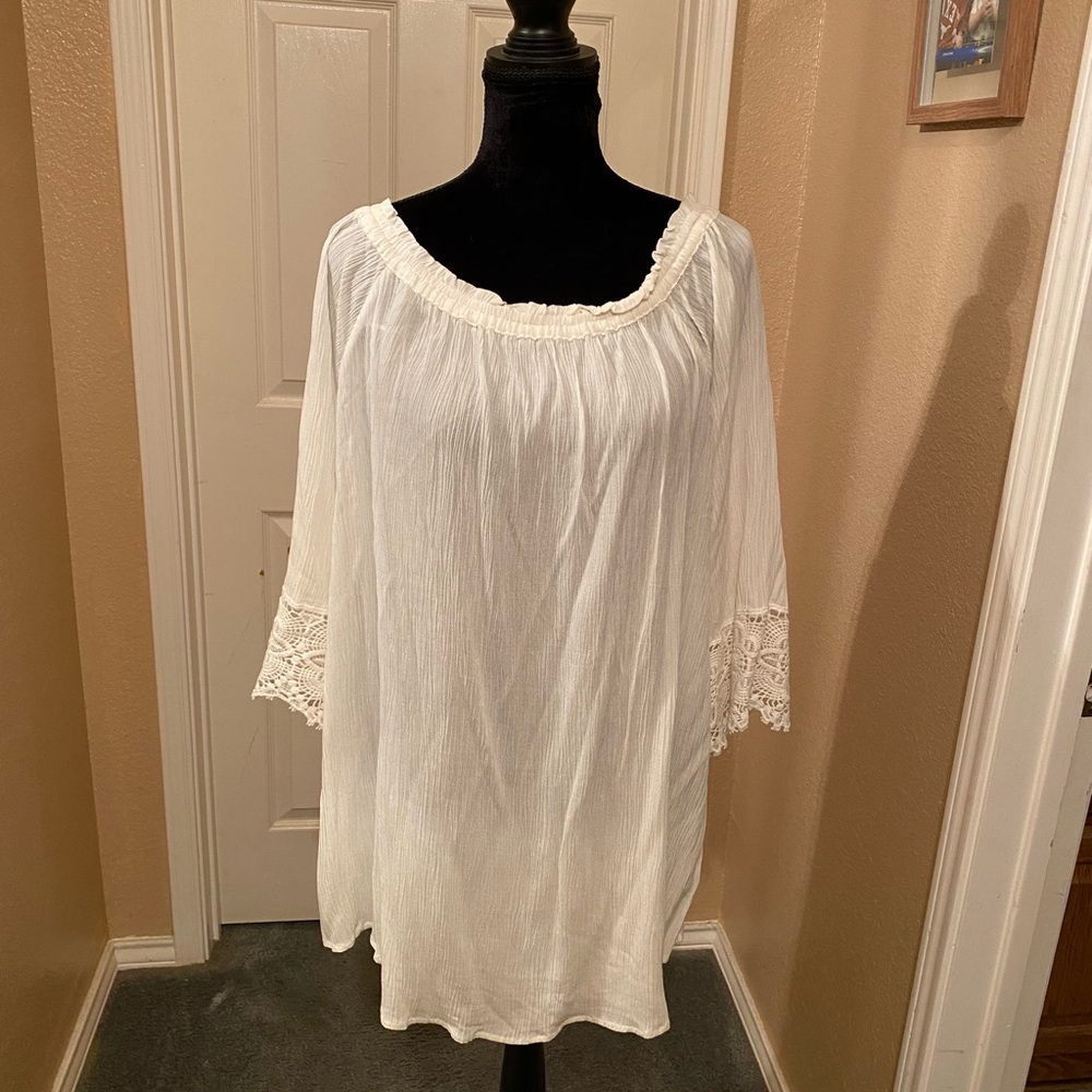 Chelsea & Theodore Ivory Lace Detail Top